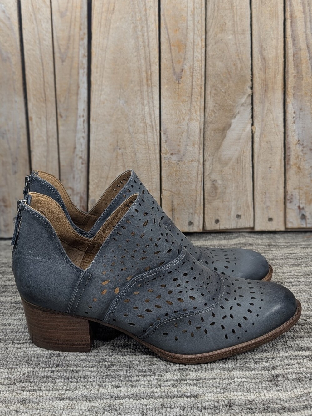 Sofft: Women's Wyoming Ankle Bootie - Navy - Size 11
